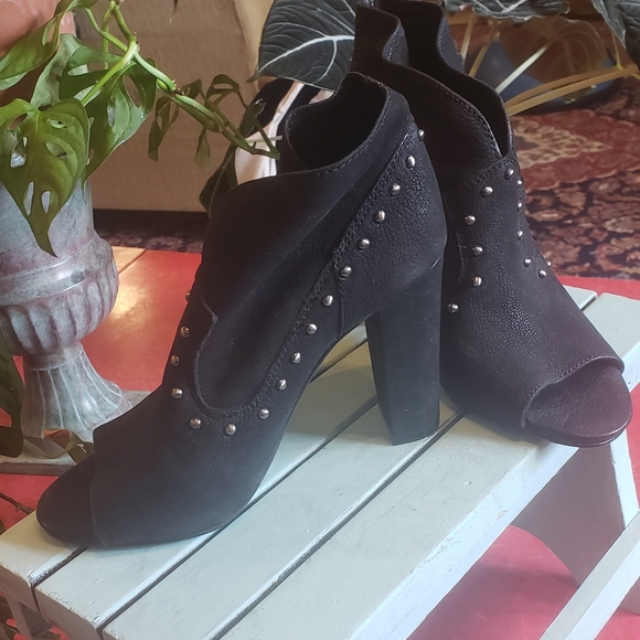 Open toe booties - Picture 2 of 3